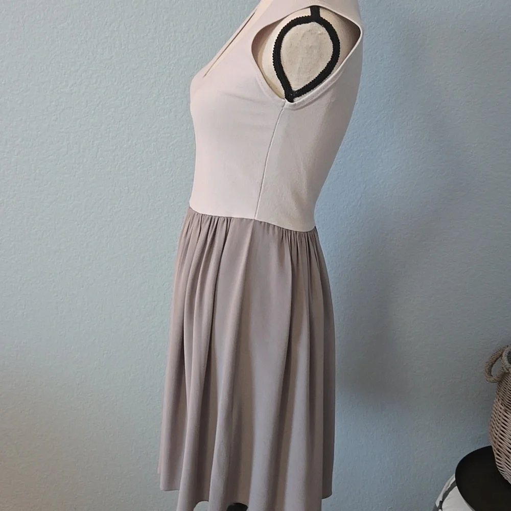 REBECCA TAYLOR Silk Pleated W/ Viscose Blend Top V Neck Midi Dress Gray Sz Small - Picture 6 of 13